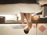 漂亮兼职小姐姐沙发抠穴受不了躺平暴插逼过瘾