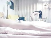性感有韵味白衣少妇 聊聊天舌吻调情 到卧室开操69姿势口交 翘起屁股后入上位骑坐