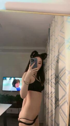 女神极品女友 颜值界的扛把子 先爬下给细腻口交 无套后入1