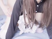 白丝美乳女仆的贴身涩涩服务 骑乘后入还要中出小穴
