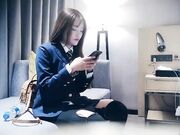 探花深夜第三场红唇花臂妹子啪啪 舔奶口交一字马张开双腿按着大力猛操