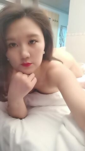 气质不错的少妇露脸在宾馆伺候大哥激情啪啪 激情上位自己揉捏骚奶子