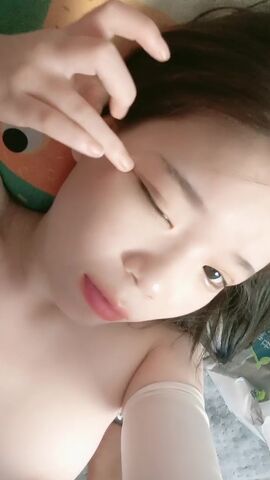 后入撞击 看表情很爽