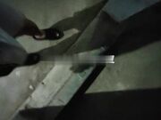 地下停车场内射母狗