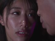 曾经贤惠的妻子逐渐沉迷于男人们的包围2