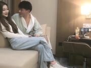 酒吧搭讪美女身材苗条抖音小网红 骗到酒店拔掉衣服无套内射粉穴