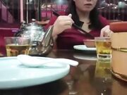 真实勾搭 饭店搭讪熟女人妻 两兄弟成功约上酒店 轮流操阿姨