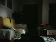 良家夫妻的淫乱交换 与岁夫妻相约 家中相聚 欣赏自己老婆在别的男人胯下呻吟