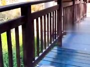 户外爬山被男子強迫做羞恥的事情爆乳妹穿着瑜伽褲爬山被強制猥褻得逞