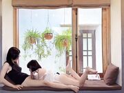 露脸嫩萝莉窗台打炮主动舔鸡巴抱起深插白浆被操出顺着腿流下来