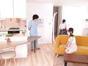 两人都知晓她的真实身份在妓院相遇并秘密地发展出一段婚外情2
