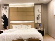 真实勾引 酒吧人妻的清纯学生妹极品身材呻吟动听很耐操