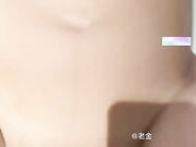 小姨子 妹妹看着姐姐睡着偷偷跑到姐夫房间让姐夫玩
