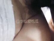 乱伦通奸门 小姨子拿鼻音套勾引姐夫 妹子你的逼好黑啊 被多少男人操过