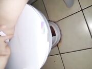 侄女身上发泄兽欲舔脚吃屁眼乱伦大眼萝莉侄女被调教成性