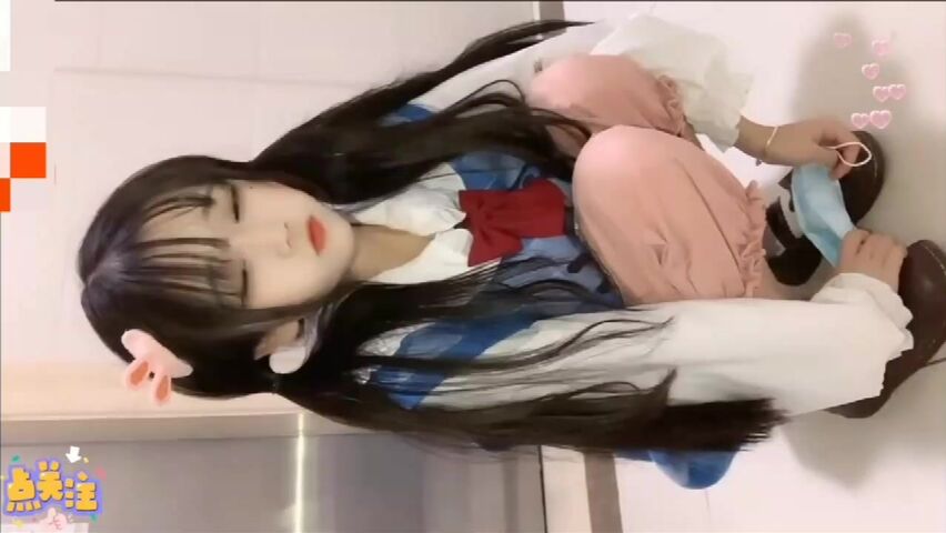 父女乱伦 真实快手18岁网红萝莉整天网上买萌发骚自拍和爸做爱