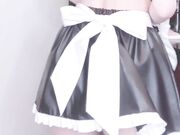 萝莉小女仆打扫被主人无套狂插受不了只能足交射了