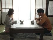 禁断情境下中年男人的激情与孤独少女的渴望完美契合1