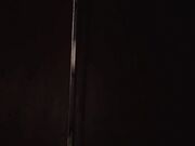 在无聊透顶的乡下我正用湿漉漉的深吻撩拨着邻居大叔让他兴奋勃起1