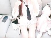 纯欲系颜值美少女衬衣没穿内裤 张开双腿扣骚穴 怼入小穴自己动 第一视角抽插