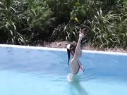 珍藏版性爱旅行 和极品女神激情缠绵之行把蜜桃臀按在泳池边无套后入