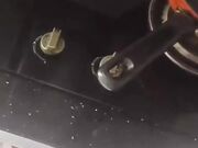 趁老丈人外出潜入岳母房间 对白清晰丈母娘销魂绕耳的呻吟声充斥房间