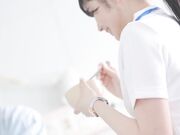 无法抑制勃起的我与新人护士的治愈微笑2