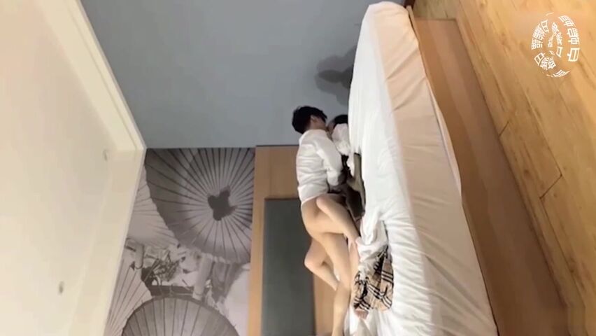 PUA白嫖 勾搭大长腿网红模特带去酒店想要强上结果妹子生气了
