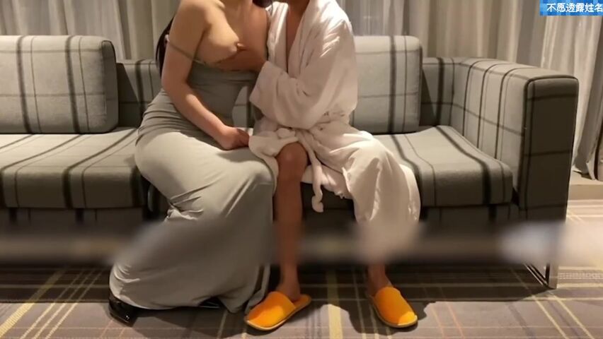 上海豪乳女私教 太下贱了这么大奶子竟然还穿黑丝高跟好诱惑