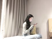 剧情小宝探花约炮极品牛仔裤少妇叫她换上黑丝袜制服装调情爆操