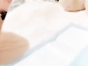 灰色头发 长相卡哇伊小姐姐 和炮友在沙发上啪啪大秀 穿着开裆黑丝 女上位操逼 视觉效果很好 后入啪啪内射