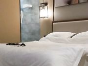 土豪胖哥酒店高价约操学院派高颜值性感大学美女